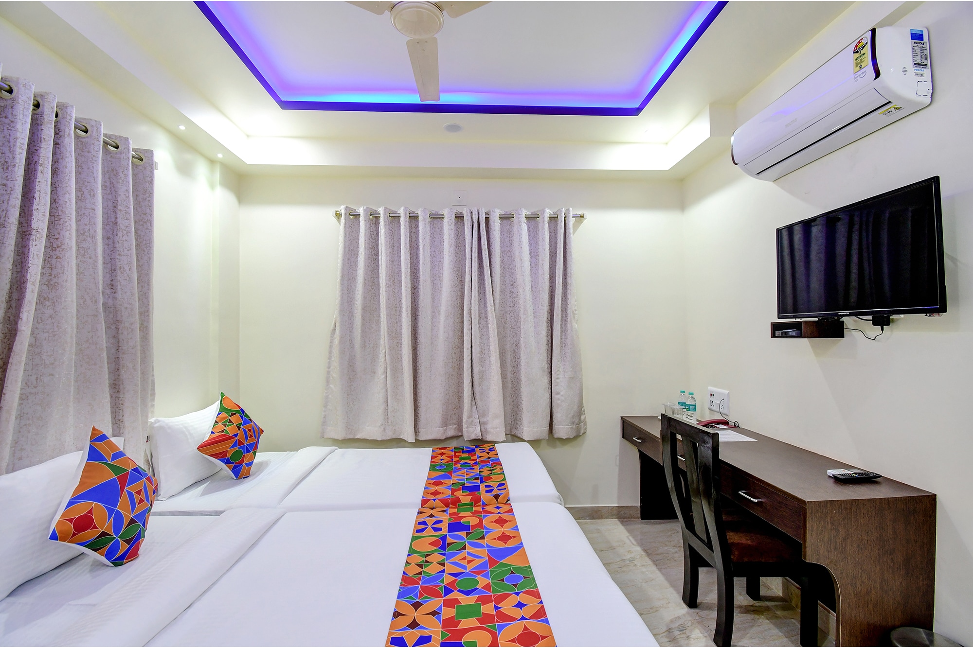 FabHotel Anchorage Inn - Nr. Axis Mall - Tap to explore photos