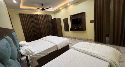 Strawbell Residency Room Type - Super Deluxe Room