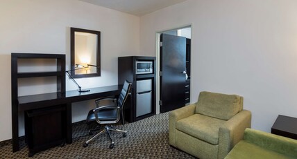 DoubleTree by Hilton Hotel Queretaro Room Type - 1 KING JR SUITE NONSMOKING