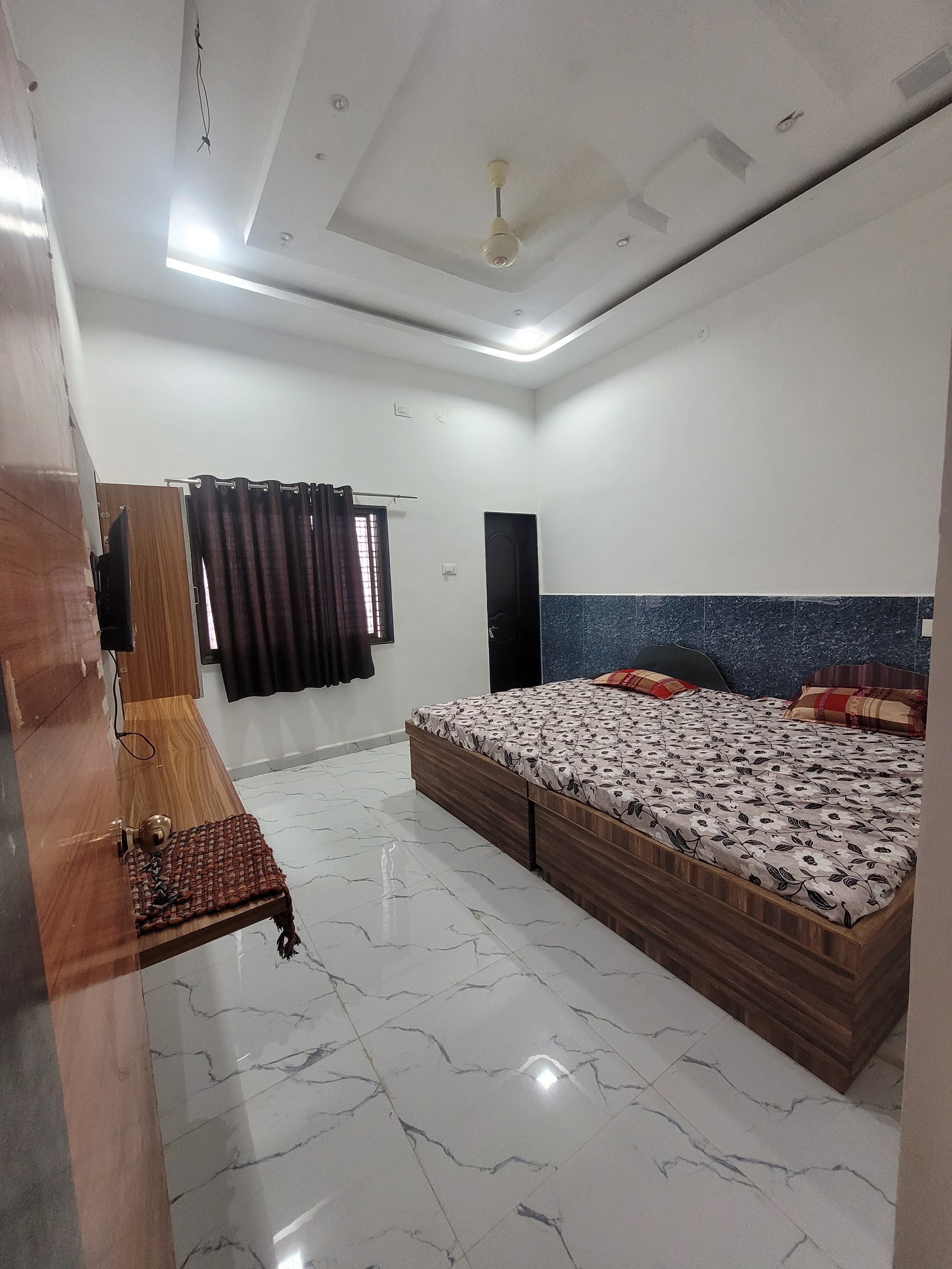 Hotel Vishwjeet In - Tap to explore photos