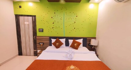 RAJ PALACE Room Type - Deluxe Room with Sofa RAJ PALACE Room Type - Deluxe Room with Sofa