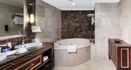 Crowne Plaza Hotel Istanbul - Asia Room Type - 1 King Bedroom and Jakuzzi Suite