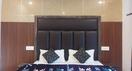Hotel Bhandari Palace- Near Mall Road Room Type - Semi Deluxe ( first Floor ) Hotel Bhandari Palace- Near Mall Road Room Type - Semi Deluxe ( first Floor )
