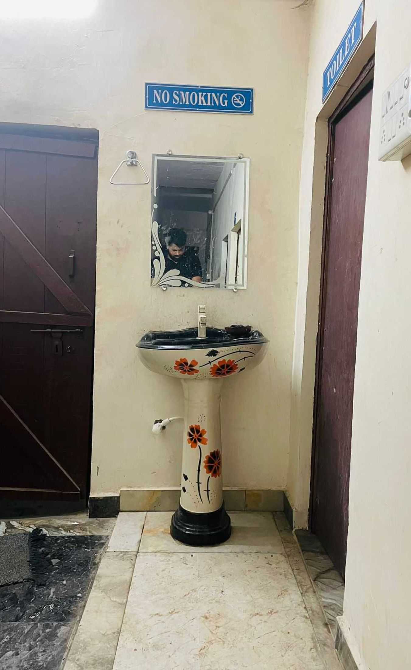 SPOT ON Bhadhowriya Hotel - Tap to explore photos
