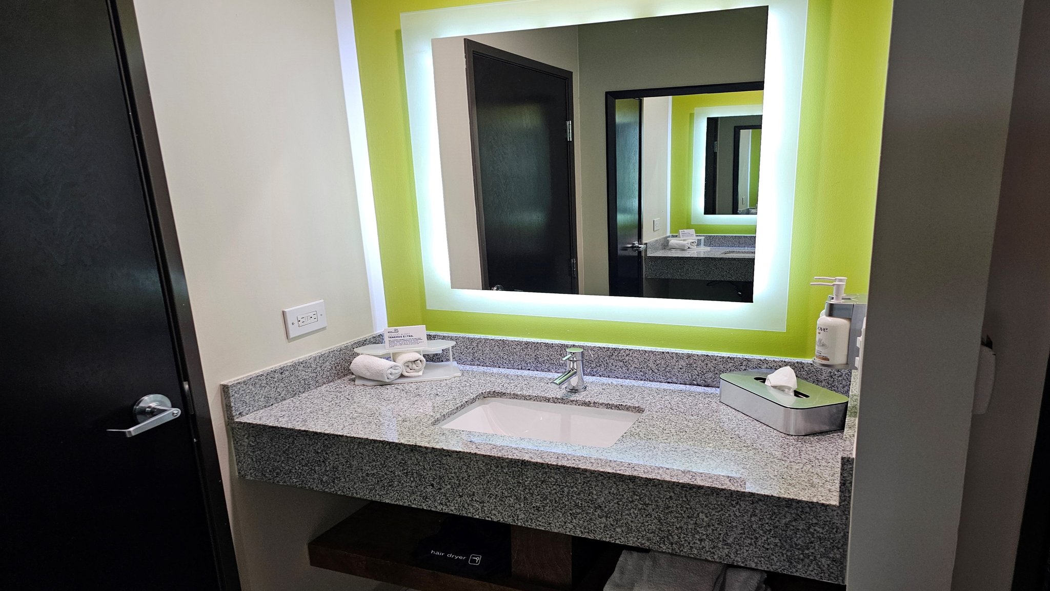 Holiday Inn Express & Suites MEXICALI - Tap to explore photos