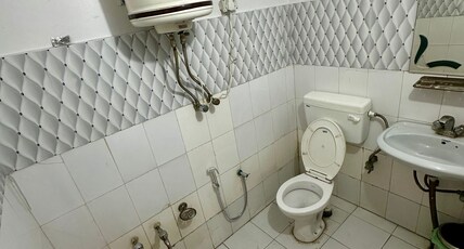 Hotel Hamza near Dal Lake Room Type - Budget Room Non AC - No Window