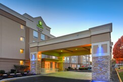 Holiday Inn Express & Suites WEST LONG BRANCH - EATONTOWN
