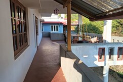 Coorg Prakruthi Paradise 5 pax Family Room