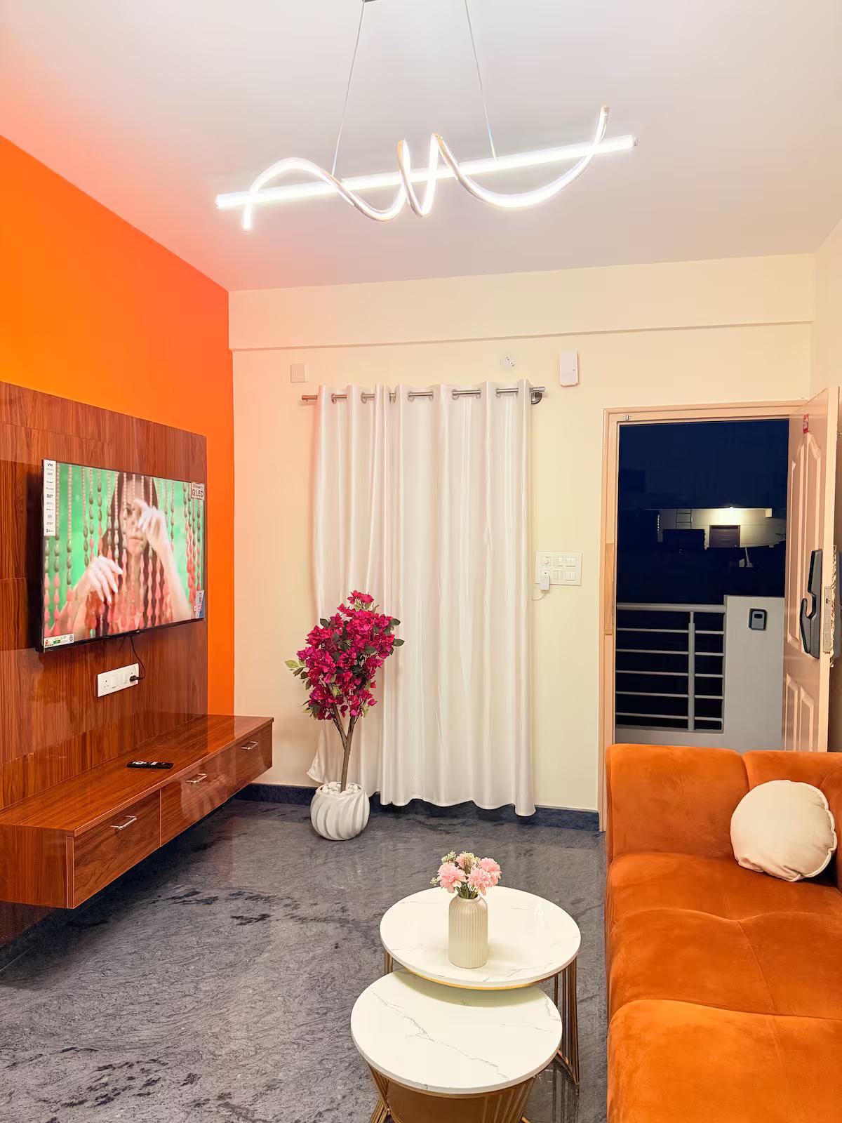 Cayetana Luxury 1bhk Private Jacuzzi AC Lift HSR - Tap to explore photos