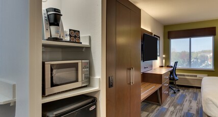 Holiday Inn Express Fishkill Room Type - 1 King Standard Extra Floor Space