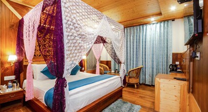 Snow Creek by JNS Hotels Room Type - Honeymoon Suite Room with Balcony