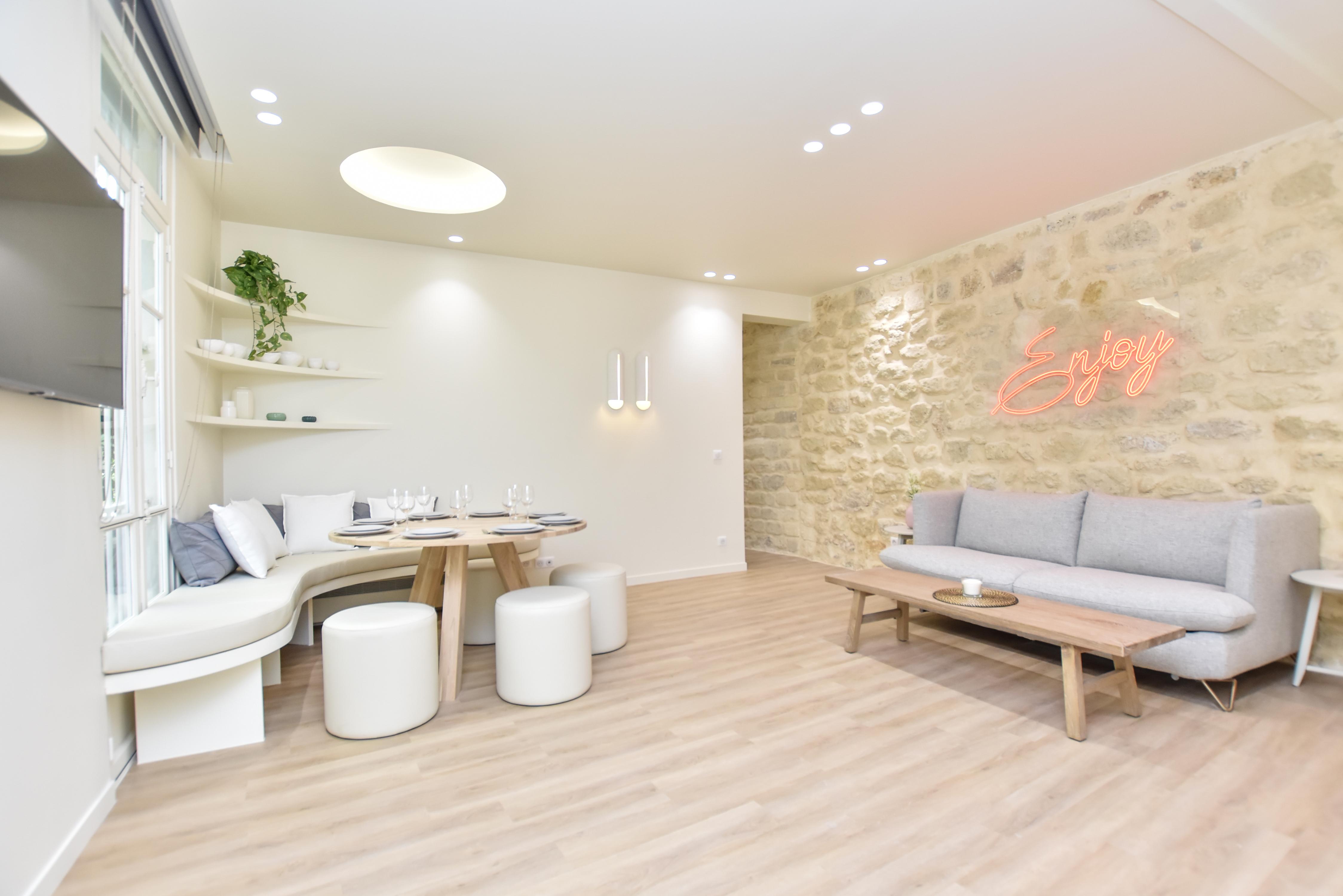 Spacious apartment - 3BR/8P - Moulin Rouge - Tap to explore photos