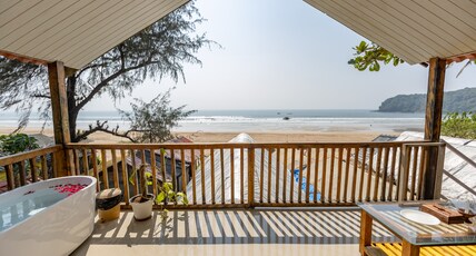 Duck N Chill Beach Resort Room Type - Luxury Beach Front Cottage Upstairs