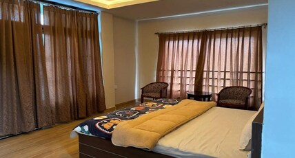 Dilang Homestay Room Type - Deluxe Room( Queen Size Bed)