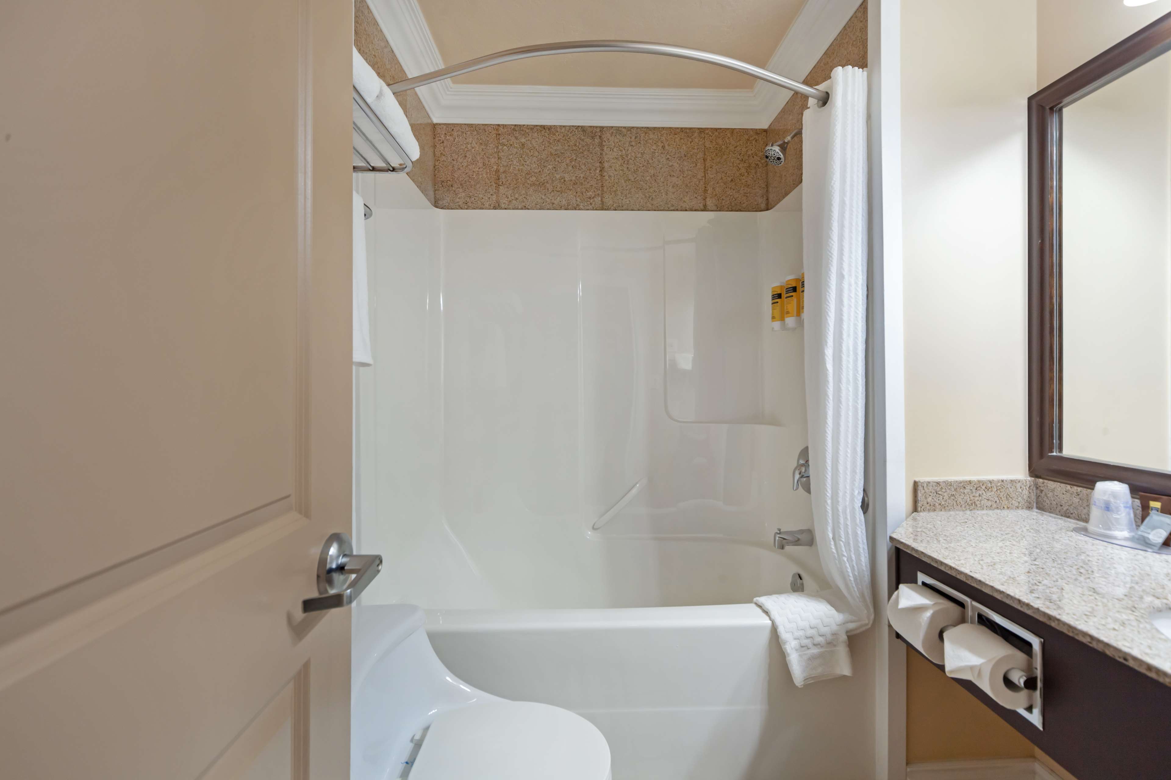 Best Western Plus Mirage Hotel & Resort - Tap to explore photos