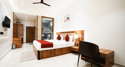 MADHAV BANQUET & RESIDENCY Room Type - Classic Rooms