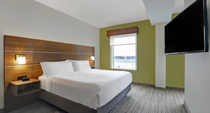 Holiday Inn Express & Suites PORT ELGIN Room Type - 1 King Bed Suite