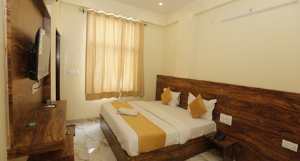 Hotel RAAS Palace - 400 Meter from Jaipur Railway Station Room Type - SUPER DELUXE ROOM