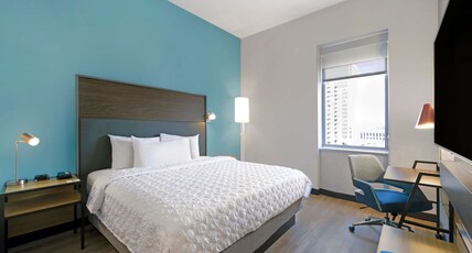 Tru by Hilton Minneapolis Downtown Room Type - 1 KING BED
