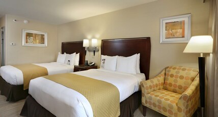 Doubletree by Hilton Hotel Denver - Thornton Room Type - 2 QUEEN - WIFI - FRIDGE