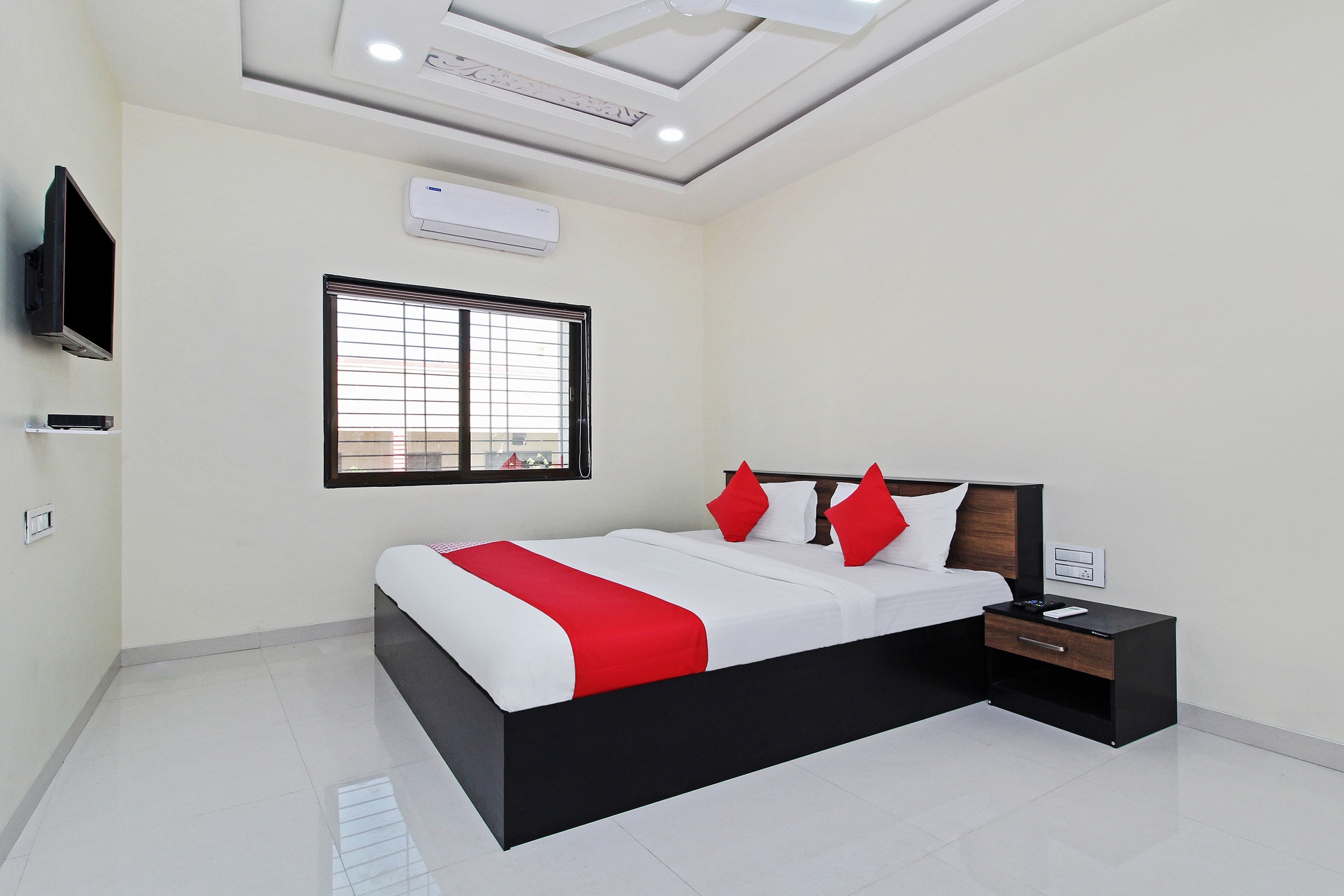 OYO 35387 Shiv Shahi Executive - Tap to explore photos