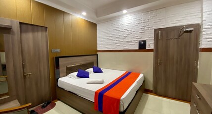 Vinayak Guest House Room Type - Deluxe Room with Attached Bathroom