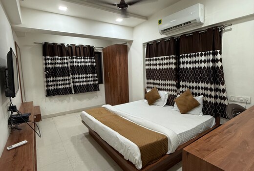 Sumukh Hotel