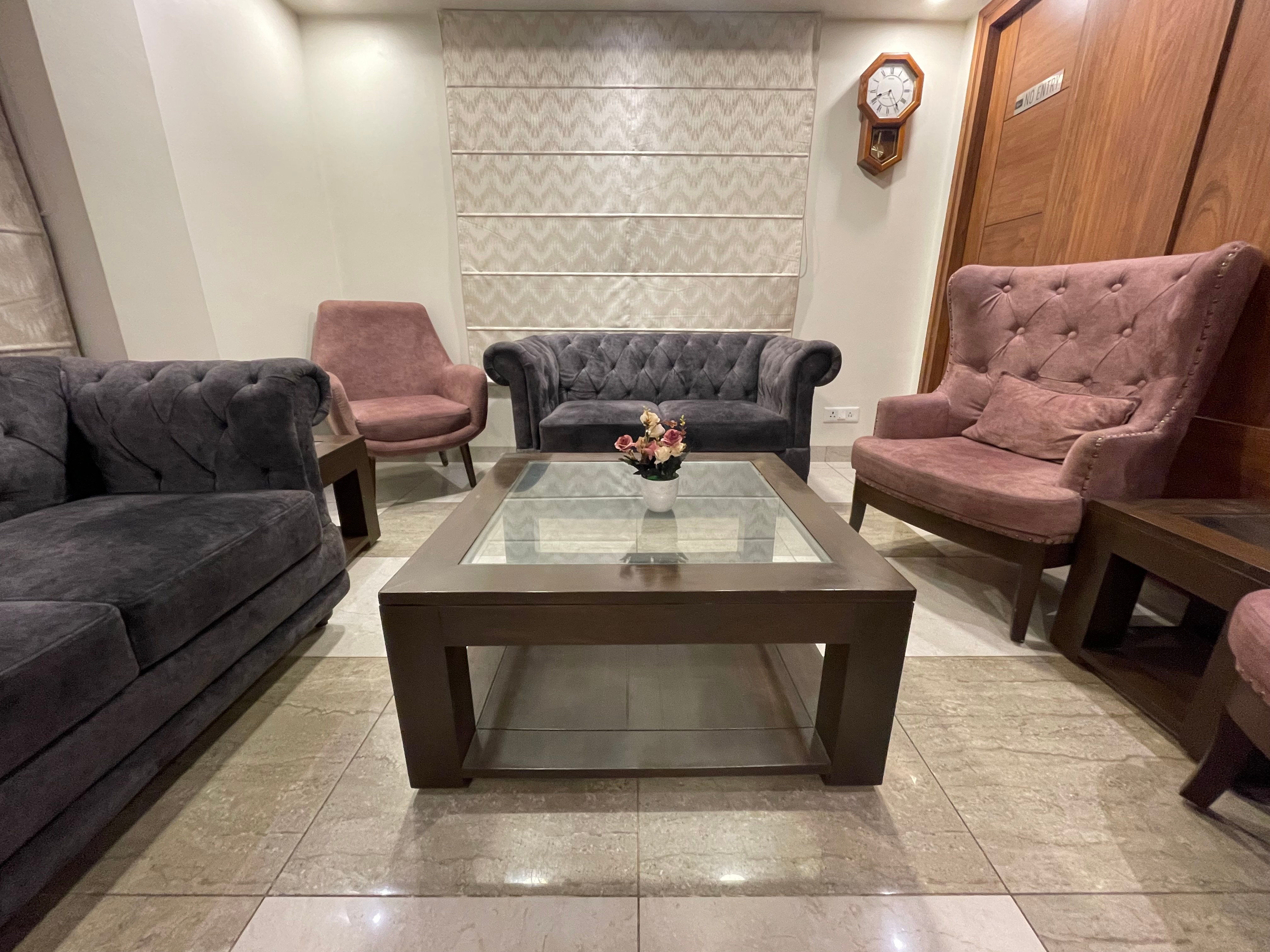 Rekhis BnB (1 km from Mall Road) - Tap to explore photos