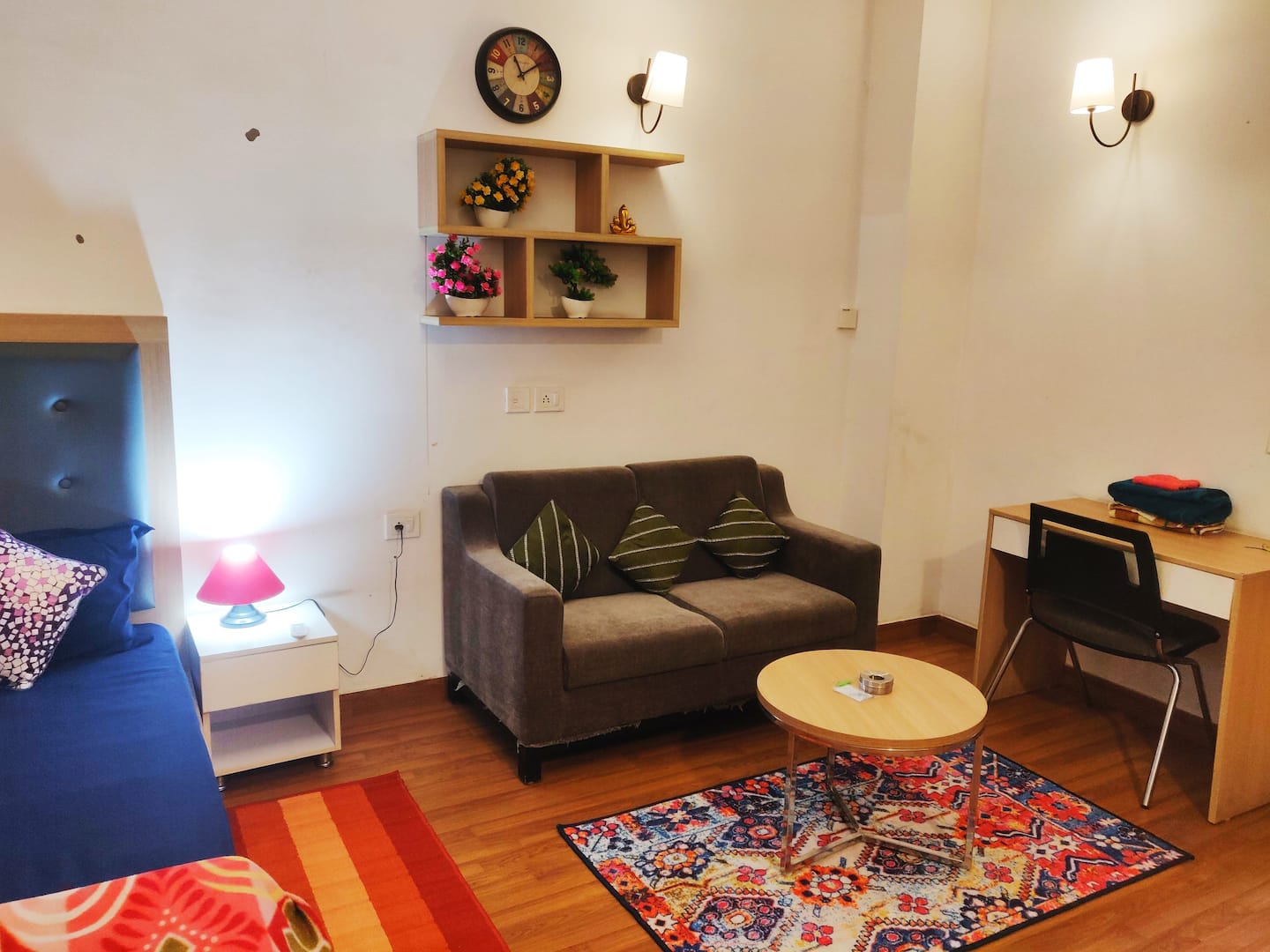 UNO HOMES FULLY FURNISHED SERVICE APARTMENT NOIDA - Tap to explore photos