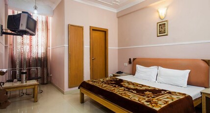 Hotel Queen Room Type - Economy AC Double Room - 4th Floor
