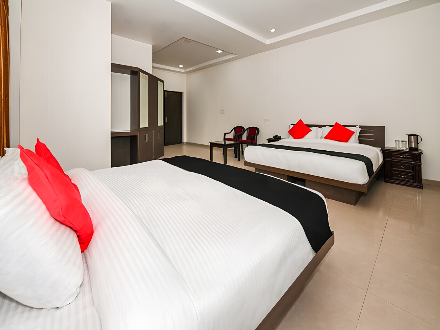 Club 7 - Tap to explore photos