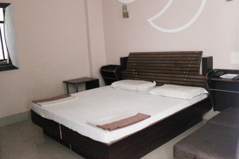 Hotel Alpine - Tap to explore photos