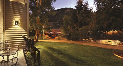 DoubleTree by Hilton Durango Room Type - 2 QN RIVER SIDE W  PATIO