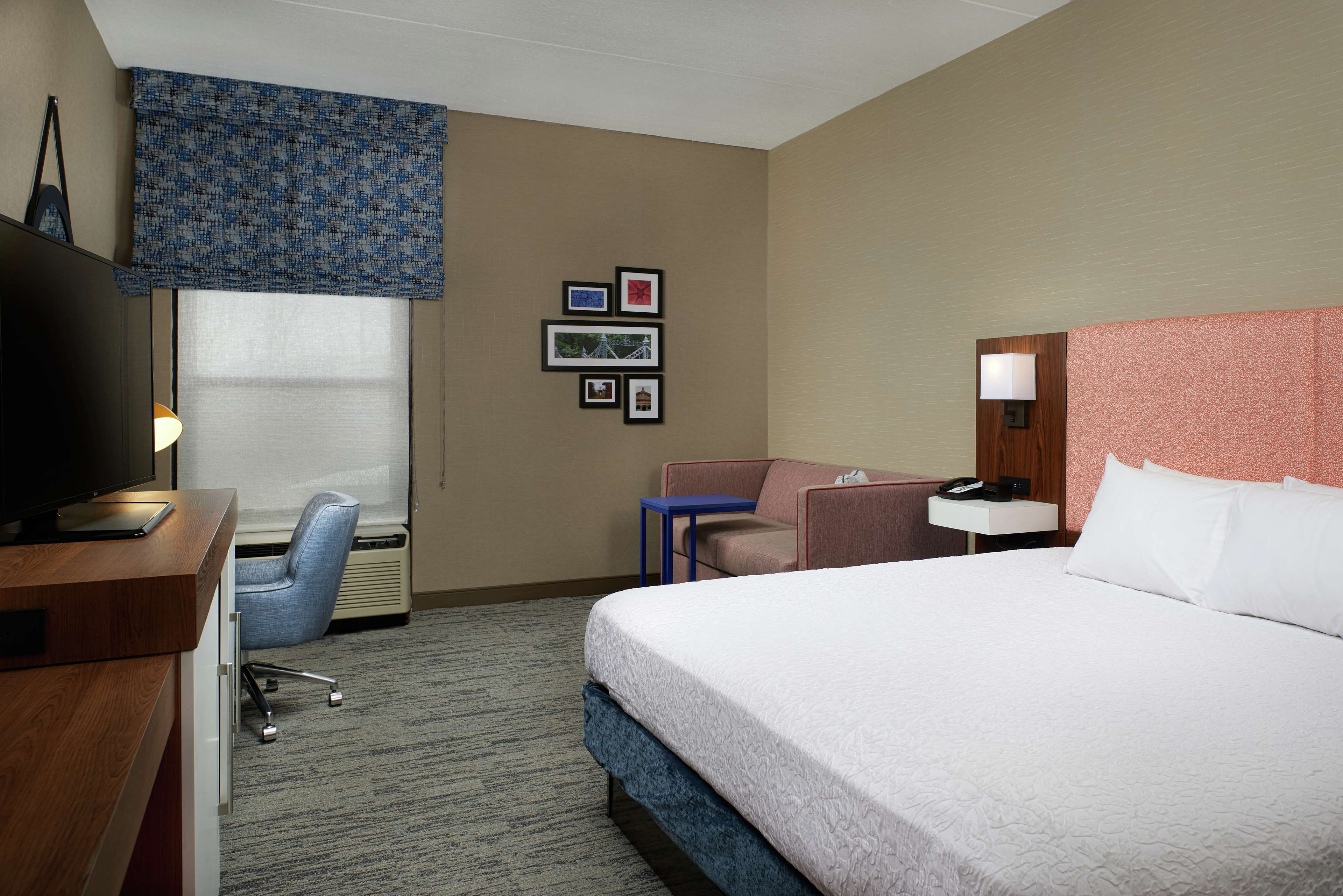 Hampton Inn Youngstown West - Tap to explore photos