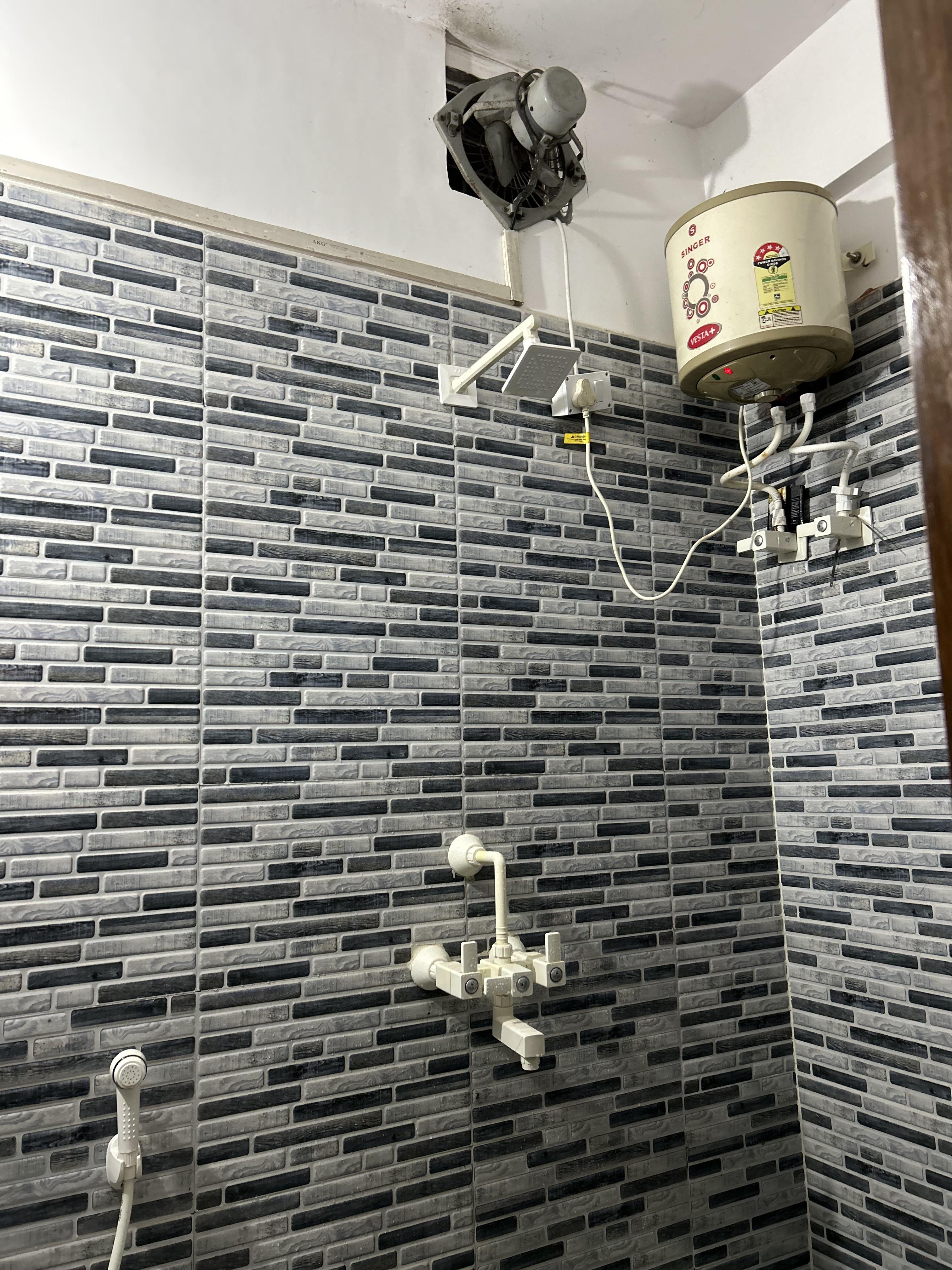 Bed and breakfast in Vrindavan New 1 bedroom 1 bed 1 bathroom - Tap to explore photos