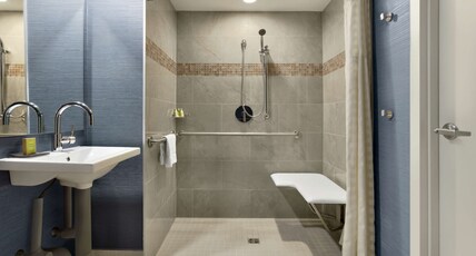 DoubleTree Suites by Hilton Hotel Boston - Cambridge Room Type - 1KG STE ACC 3X3SHW NO SMOK