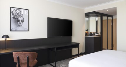 Hilton Dusseldorf Room Type - QUEEN EXECUTIVE PREMIUM