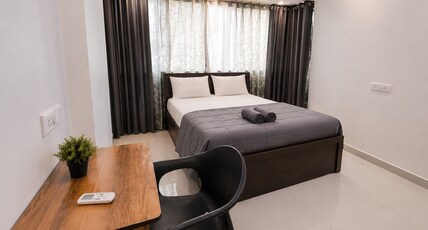 Z Express EON Life Room Type - Deluxe Queen | Free AC | WiFi