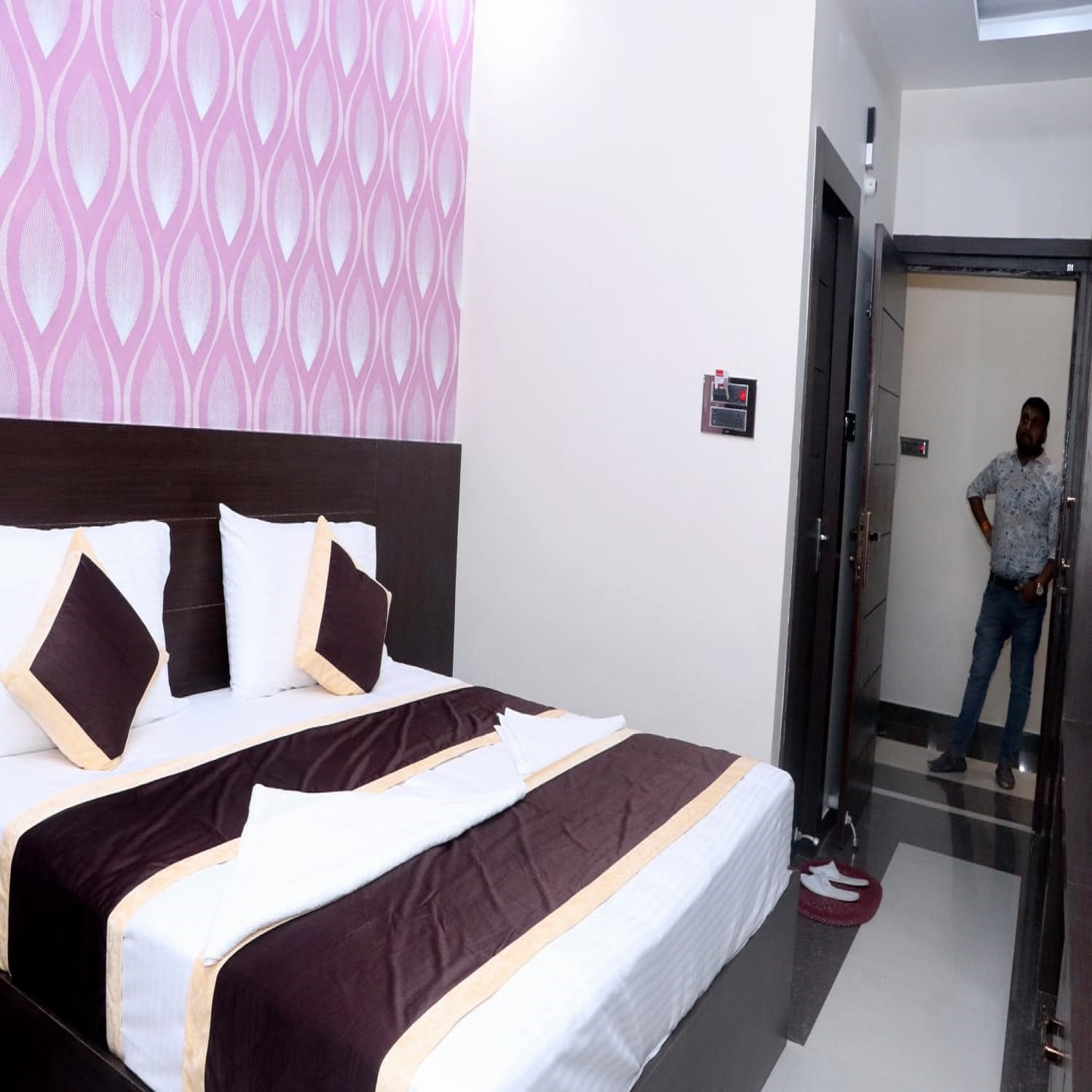 AASTHA EXECUTIVE - Tap to explore photos