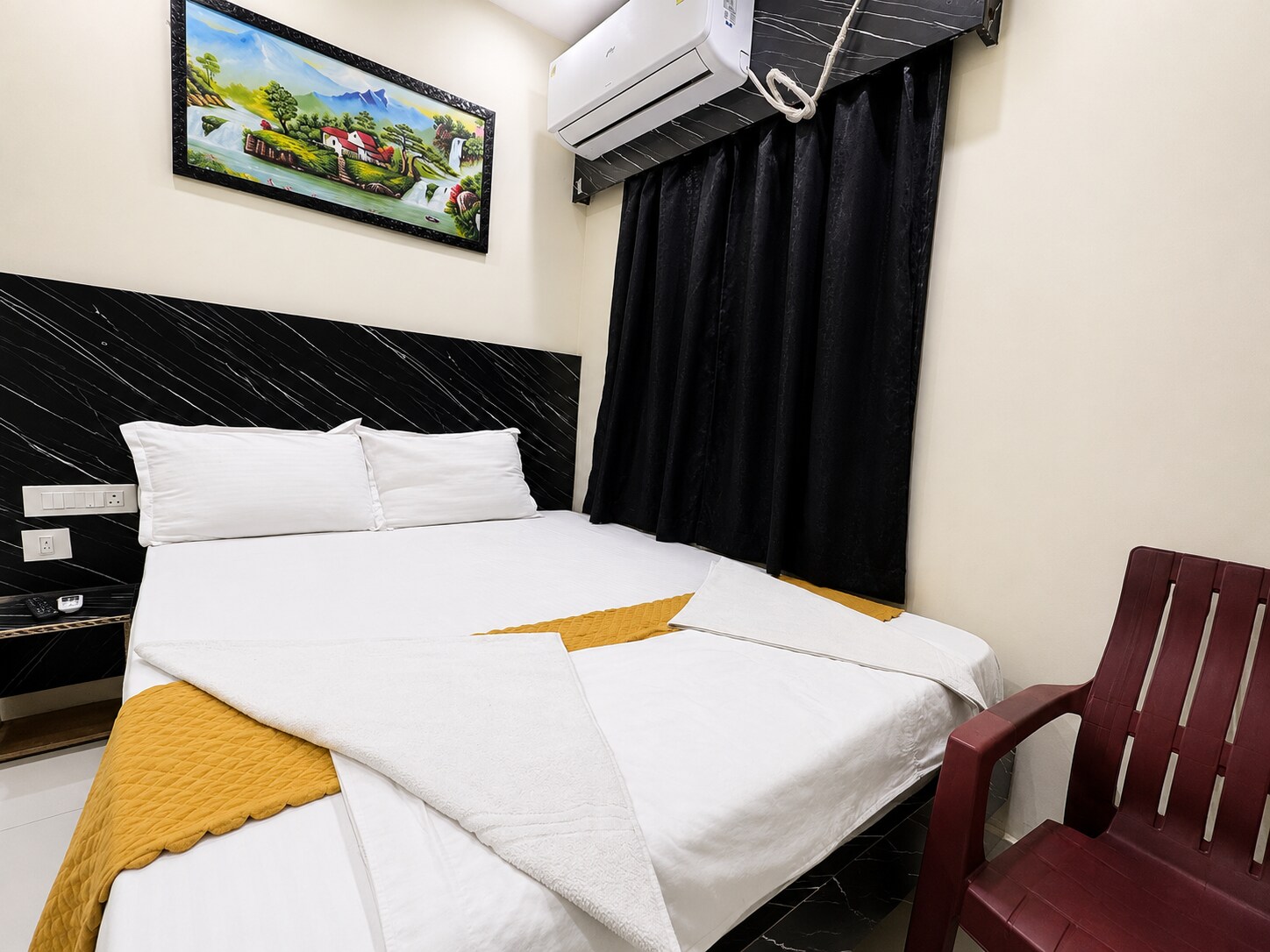 Hotel Varshini Spark Inn - Tap to explore photos