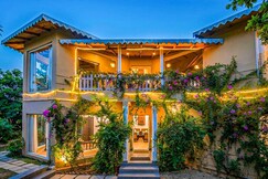 StayVista at Jolly @ Mistletoe House 