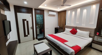 RUDRAKSH INN ( 2 MIN WALKING FROM BABA BADYANATH DHAM ) Room Type - Super Deluxe Room