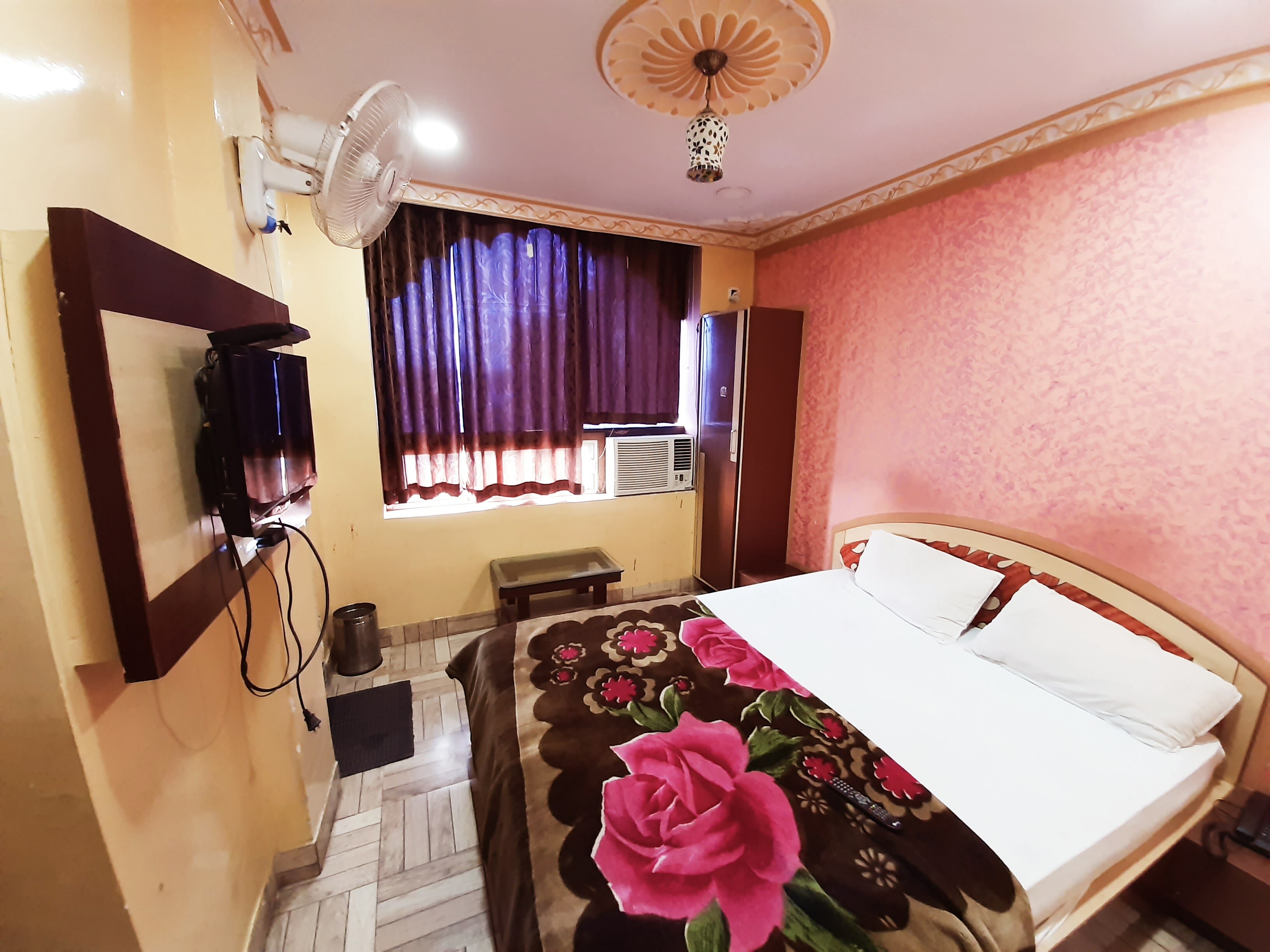 SHRI GANESH HOTEL AND RESTAURANT - Tap to explore photos