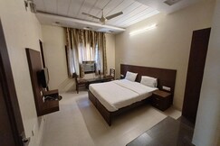 Hotel Raghav Palace - 1.5km Jaipur junction & 0.50km Sindhi camp