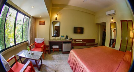 Hotel Parisutham Room Type - Deluxe King Room