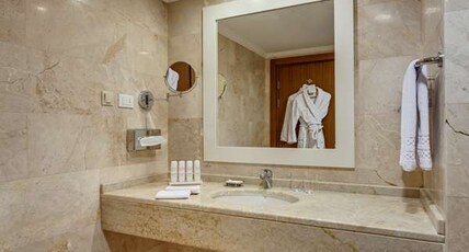 Radisson Blu Resort & Spa, Cesme Room Type - Junior Suite - Pool View amp; Balcony