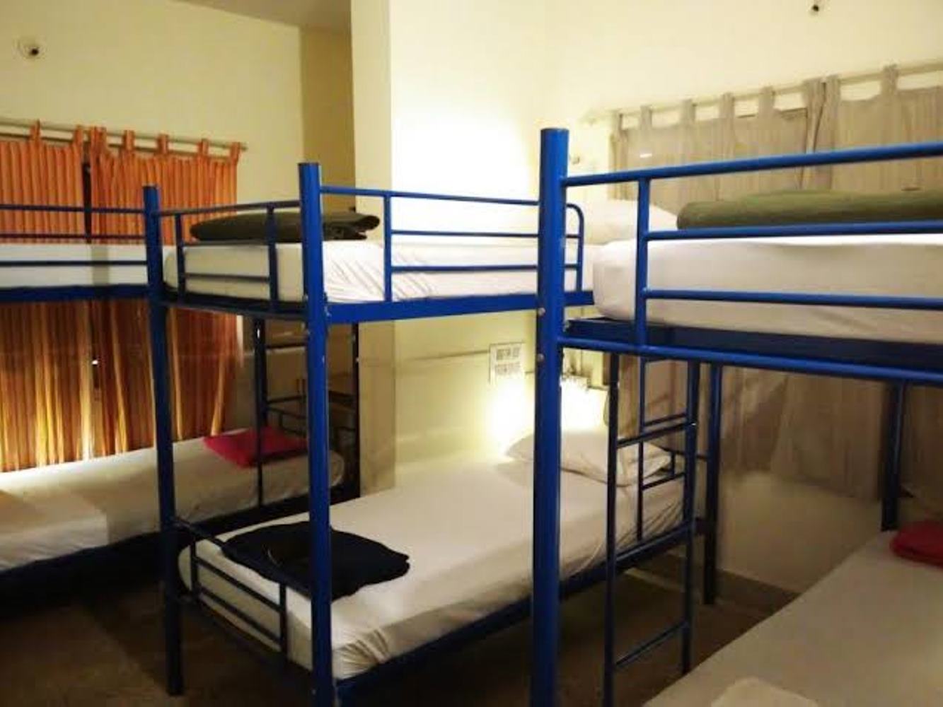 Business Deluxe Dormitory - Tap to explore photos