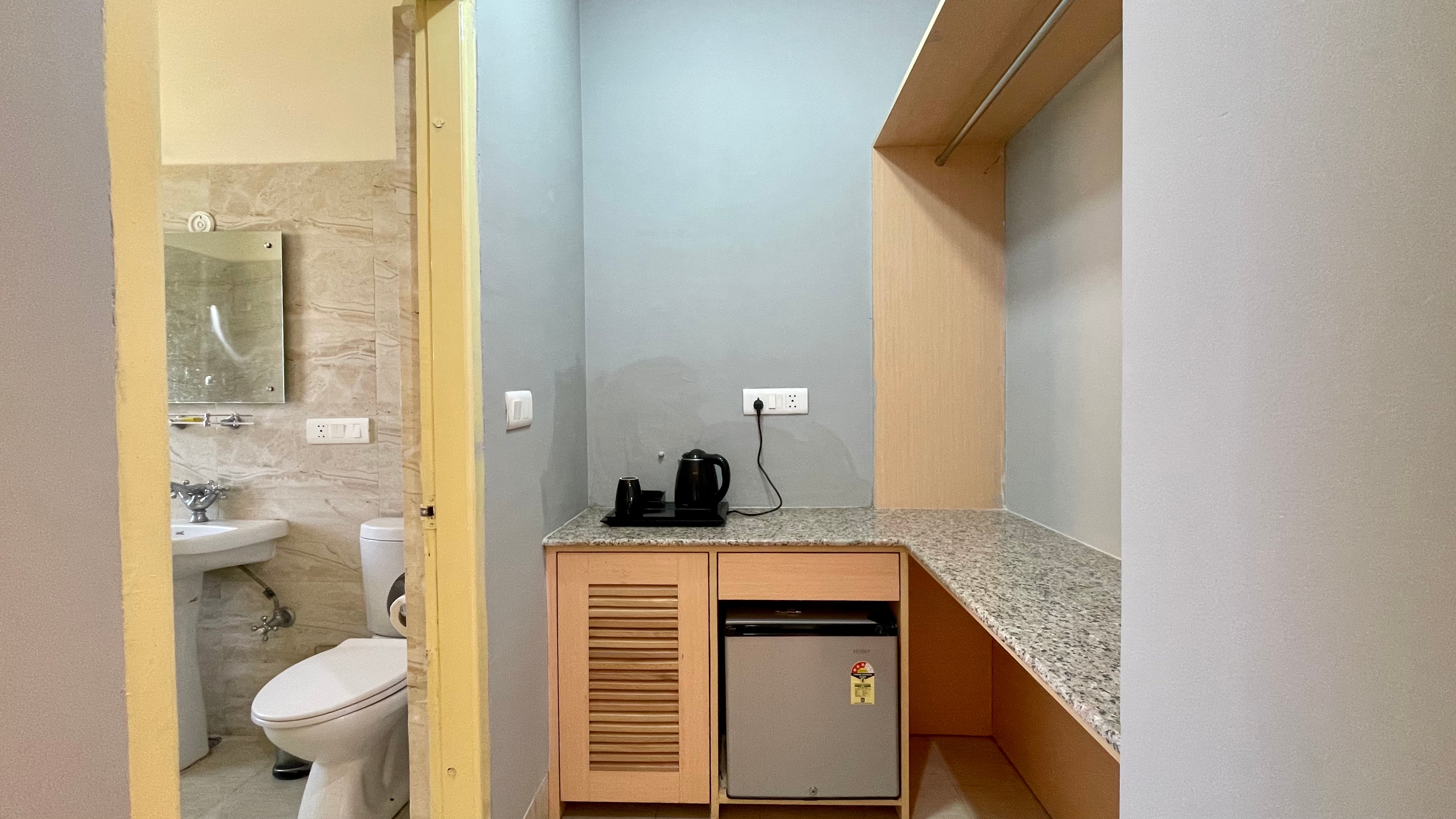 Madpackers Bir Rooms|Dorms - Tap to explore photos