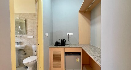 Madpackers Bir Rooms|Dorms Room Type - Superior Triple Bed Ensuite with Private Balcony
