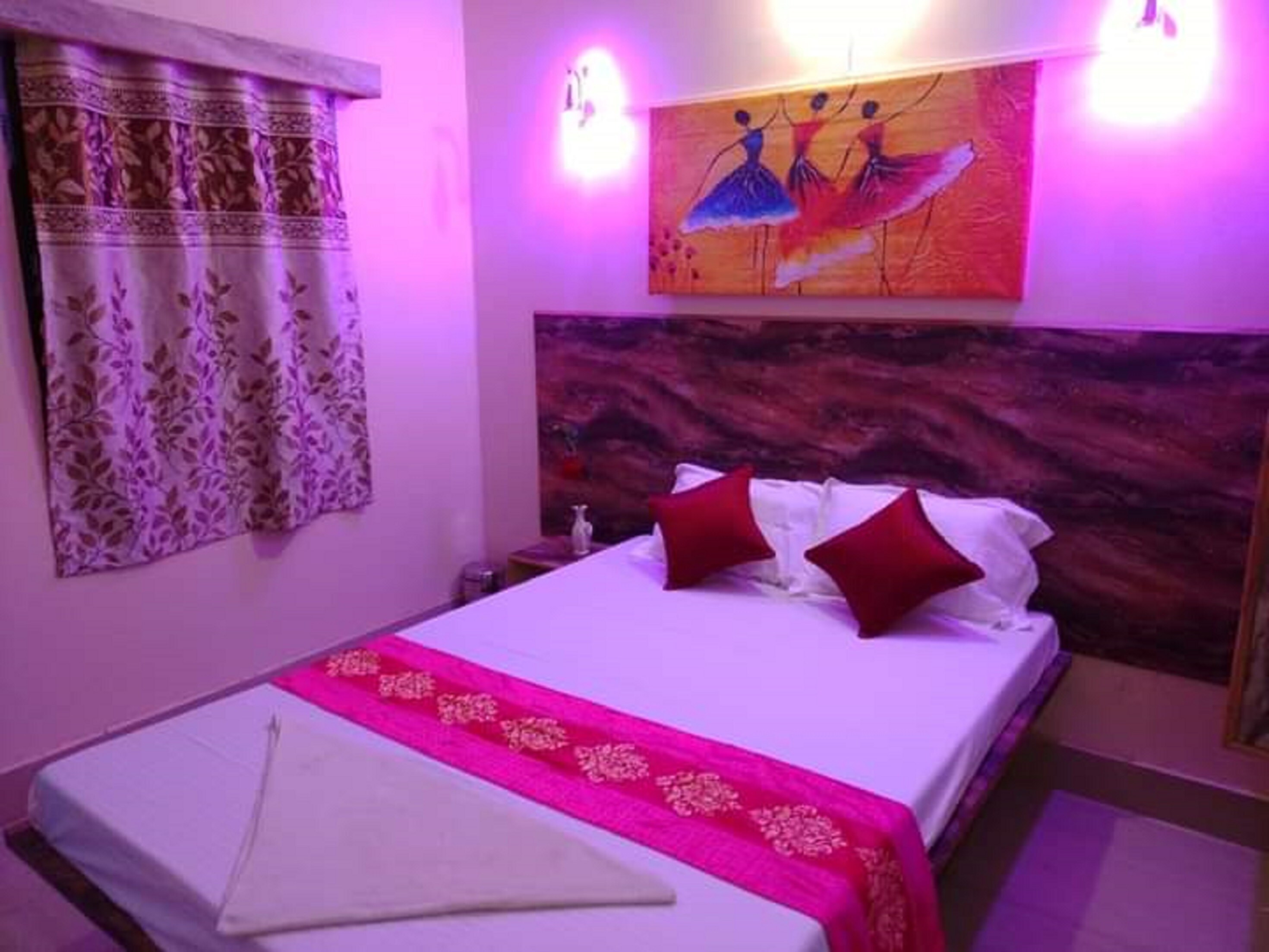Hotel Utsav Grand by Chocolate Inn - Tap to explore photos